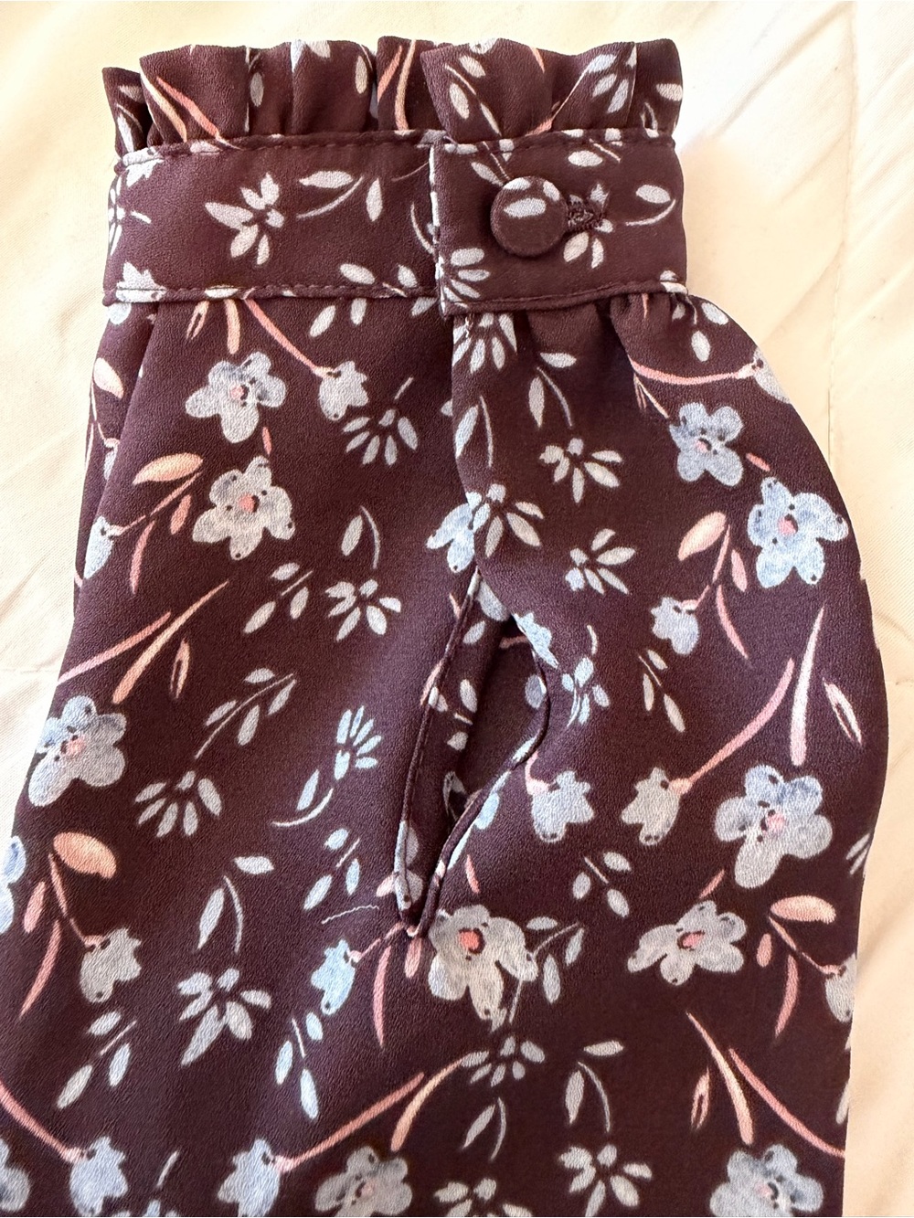 LOFT Burgundy’s Floral Wildflower Size Small, V-Neck Long Sleeve Blouse EUC - Picture 6 of 11